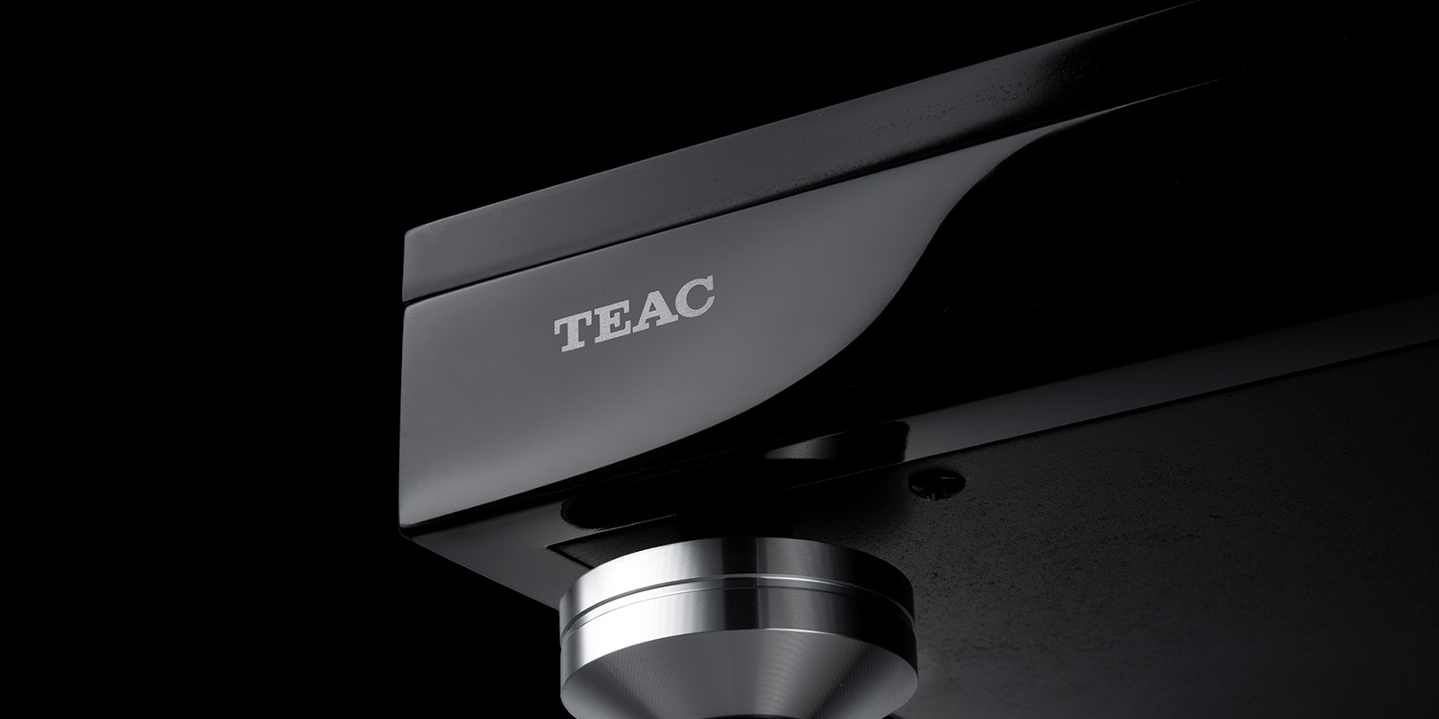 TEAC TN-5BB giradischi a cinghia uscita xlr e testina 2mred